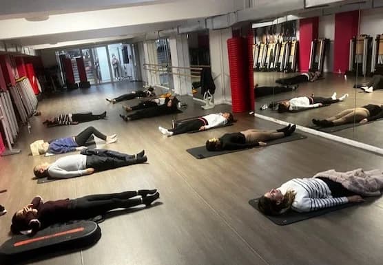 Séance de sophrologie collective en espace de coworking