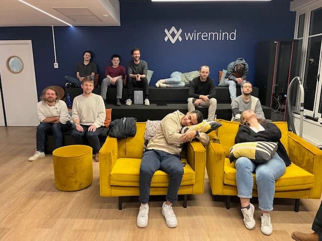 Atelier sophrologie chez Wiremind, équipe et Caroline